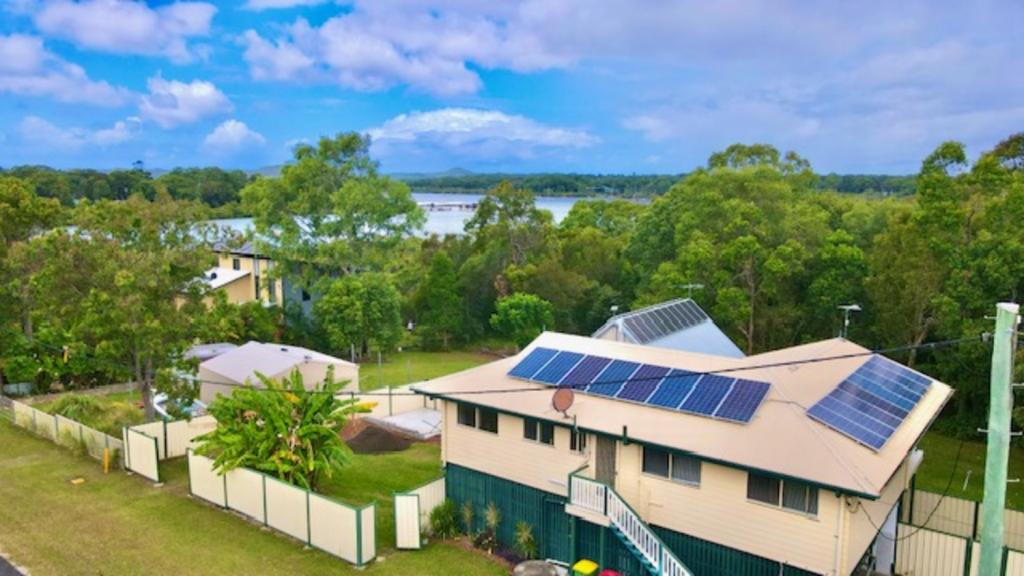 8 Camena St, Macleay Island, QLD 4184