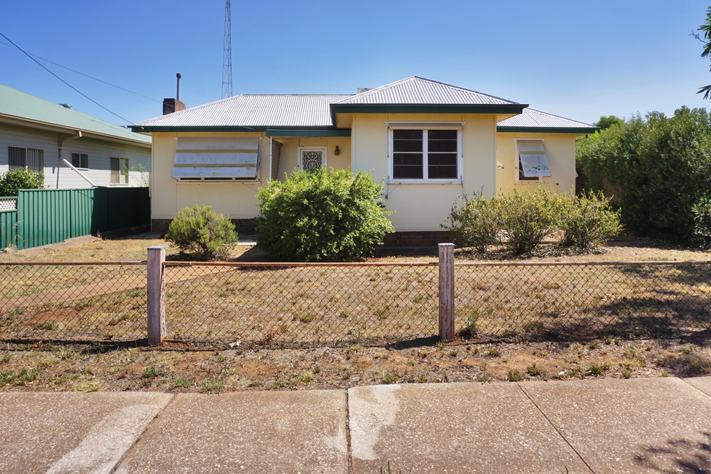 1 STRANGER ST, WEST WYALONG, NSW 2671