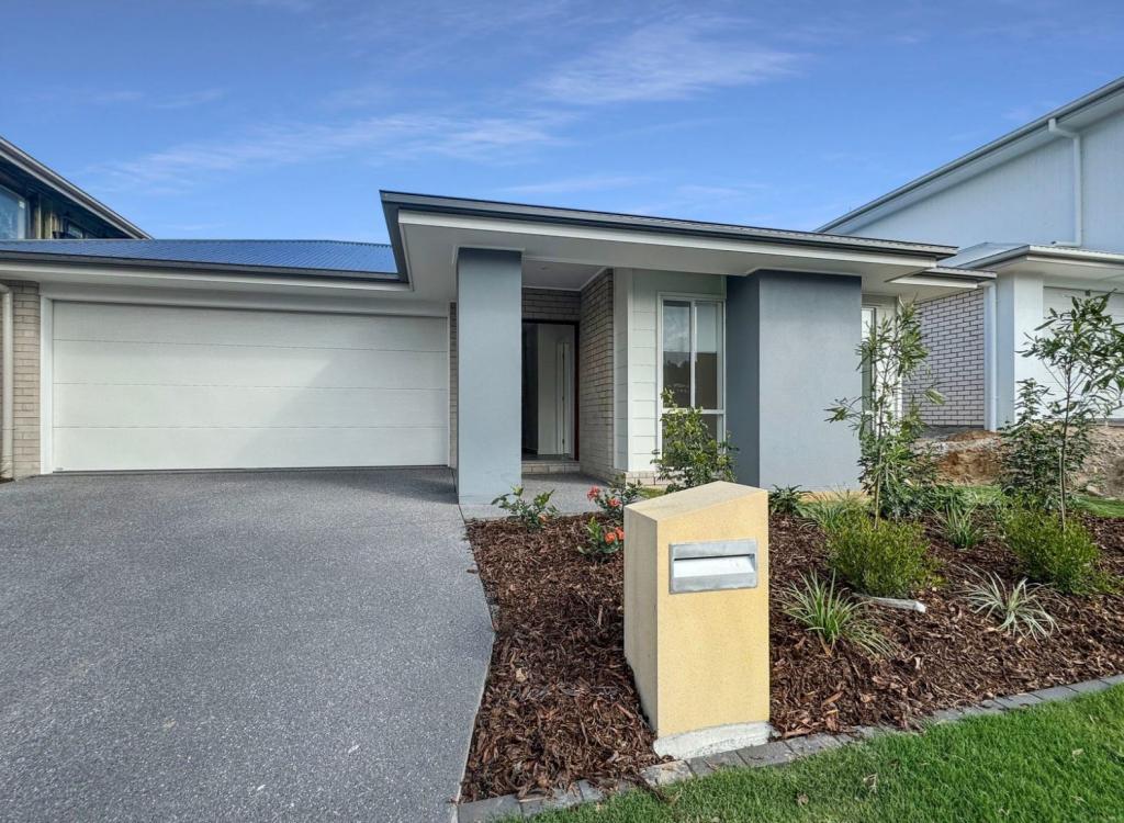 203 BELVDERE DR, SPRING MOUNTAIN, QLD 4300