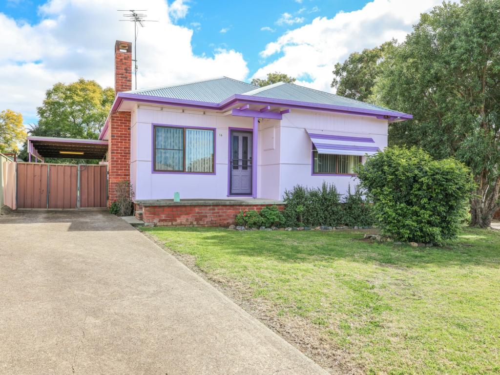 16 David St, South Tamworth, NSW 2340