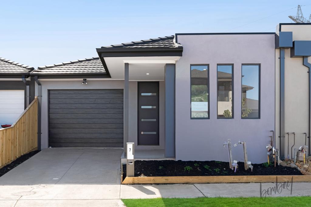 5 RAVINE DR, WOLLERT, VIC 3750