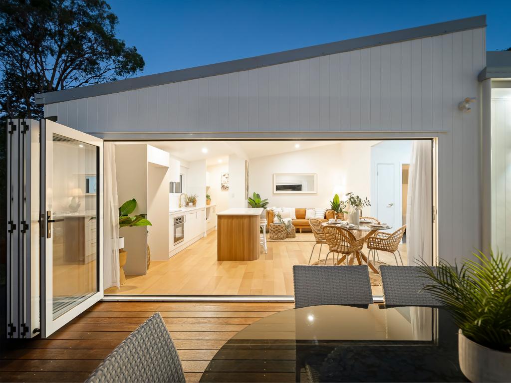 4 Nealdon St, Holland Park, QLD 4121