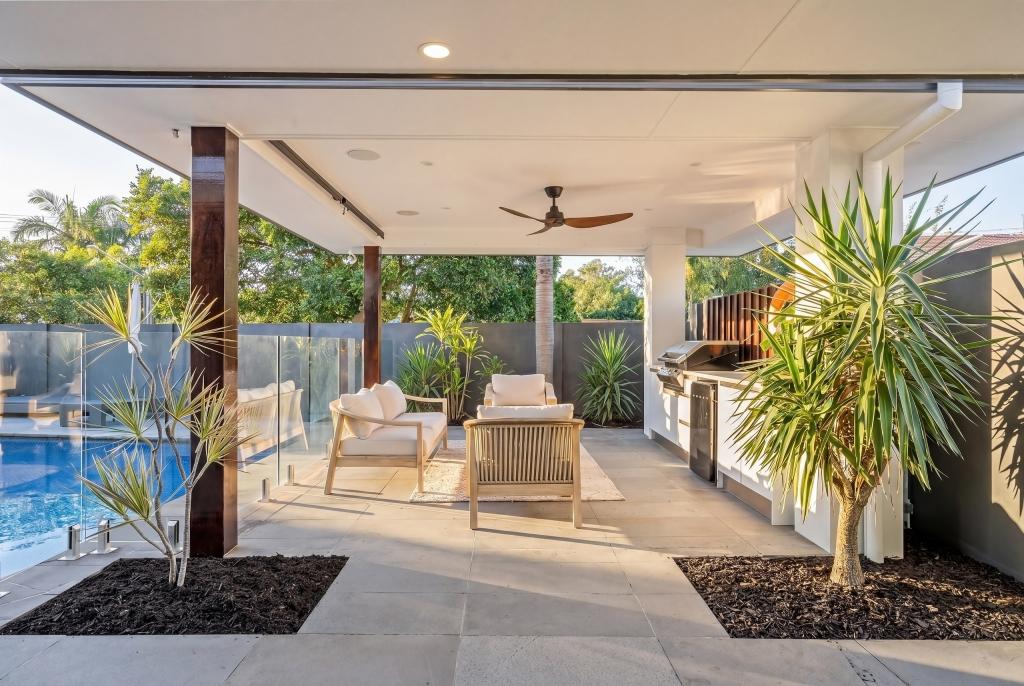 2 Eagle Ave, Burleigh Waters, QLD 4220