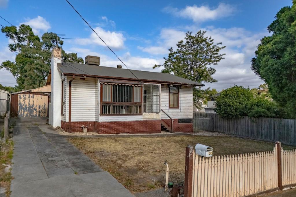 35 Erskine Ave, Reservoir, VIC 3073