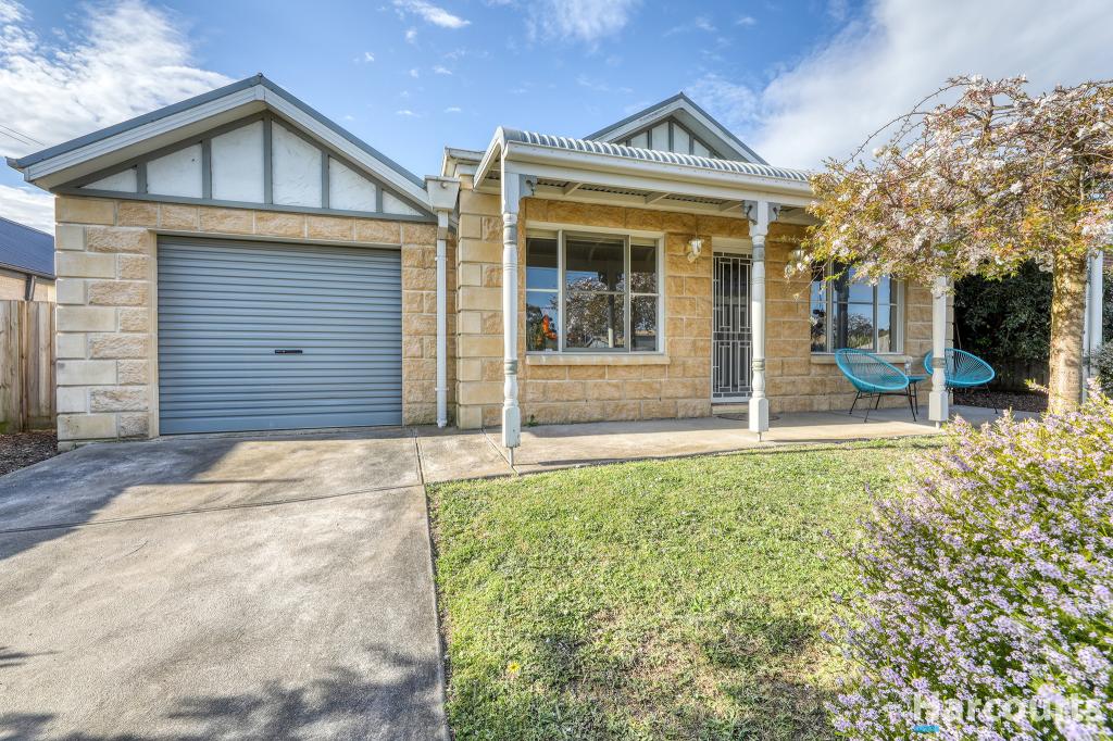 11 Holland St, Drouin, VIC 3818