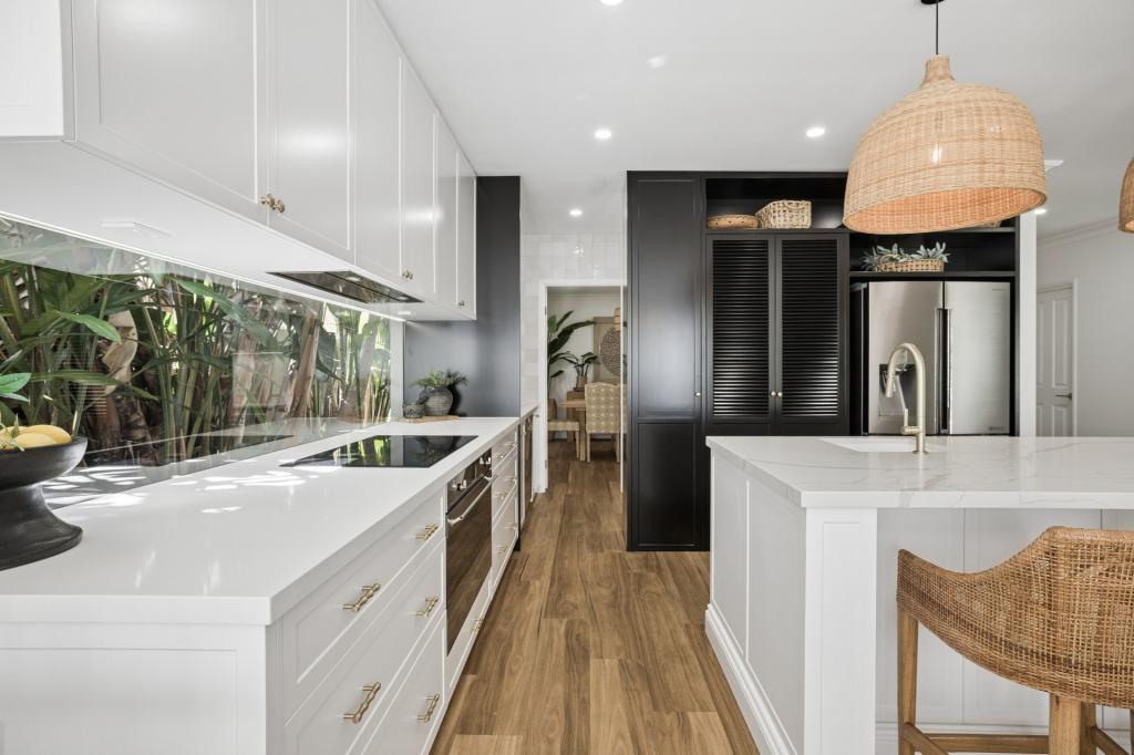 32 Martingale Cct, Clear Island Waters, QLD 4226