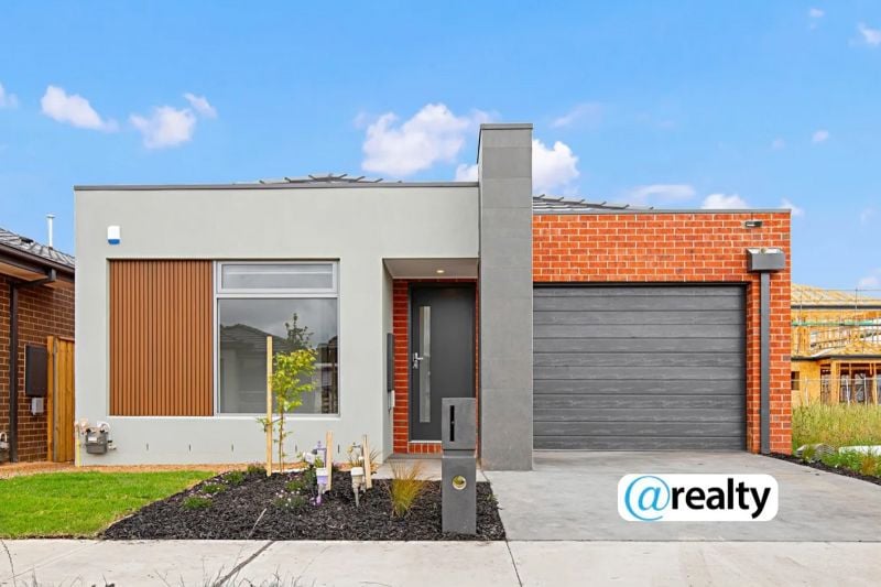 15 Goanna Rd, Clyde North, VIC 3978