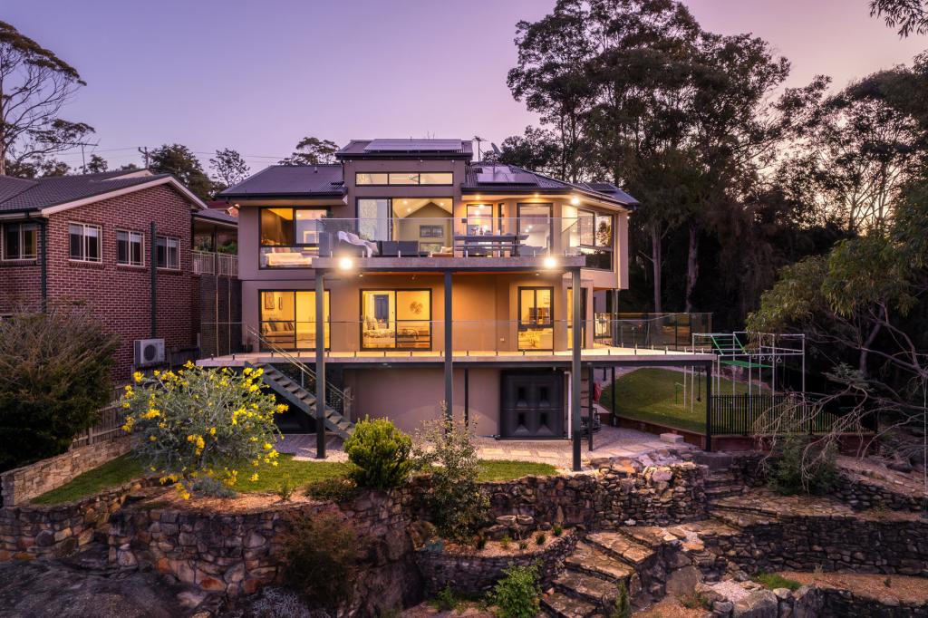 17 Roberts Pde, Hawkesbury Heights, NSW 2777