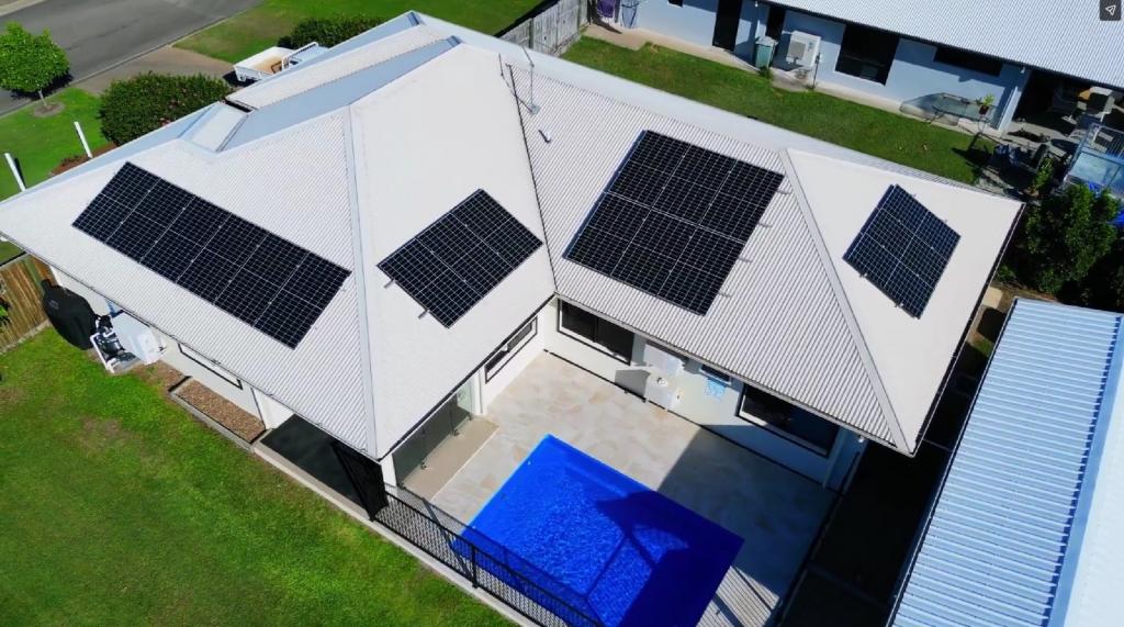 1 Holbourne St, Bushland Beach, QLD 4818