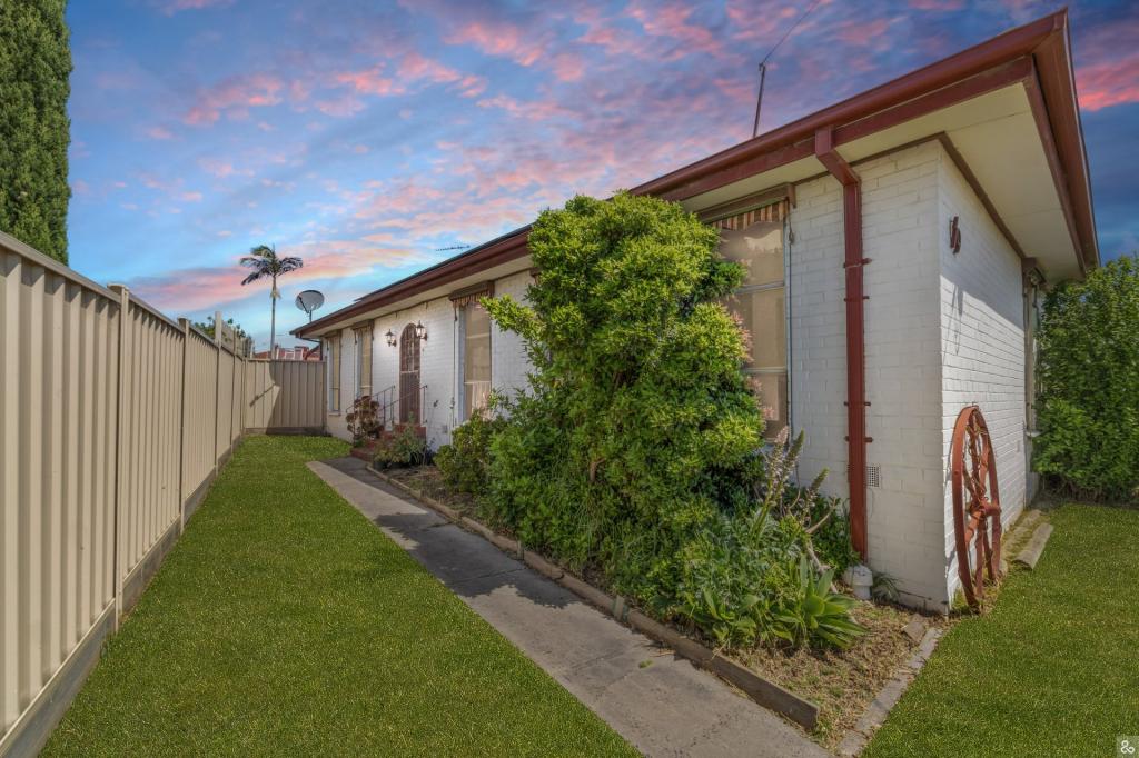 19 KARNAK CRES, COOLAROO, VIC 3048
