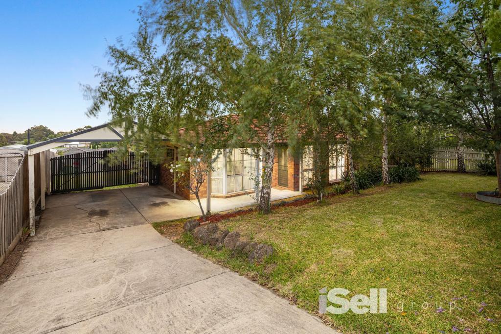 2 Leigh Dr, Pakenham, VIC 3810