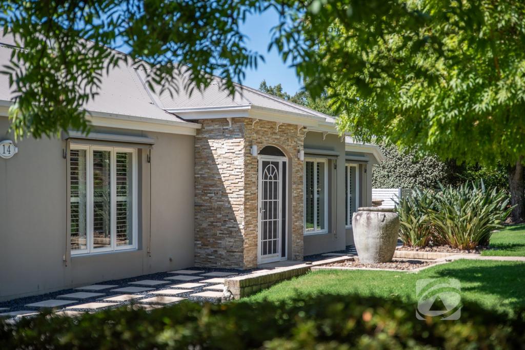 14 Valley Dr, Beaconsfield Upper, VIC 3808