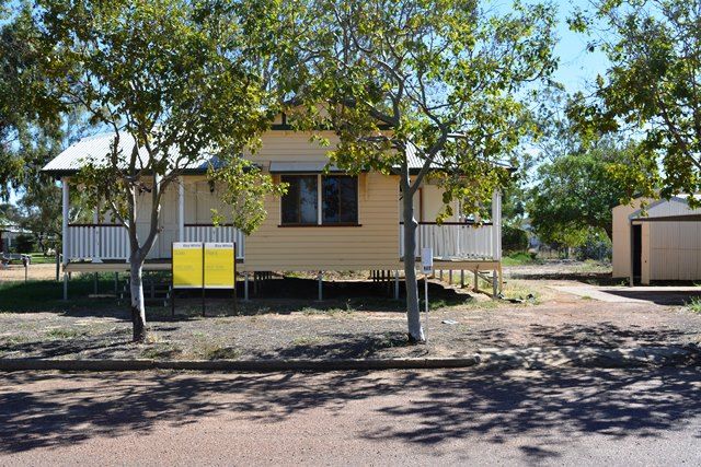 26 CORONATION DR, BLACKALL, QLD 4472