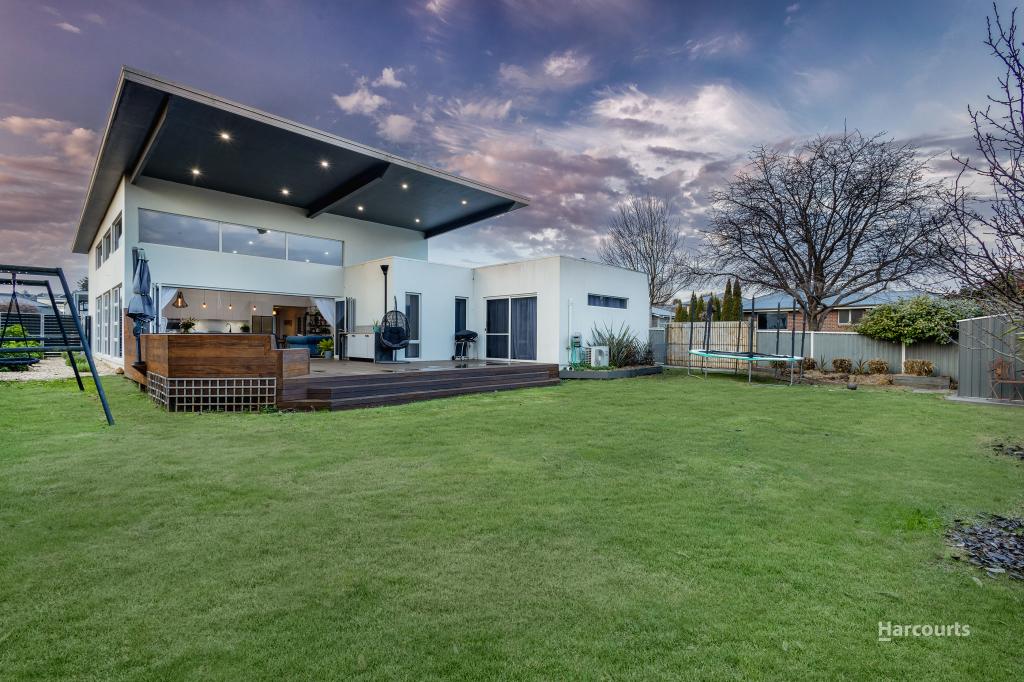 32 Berkshire Pde, Penguin, TAS 7316