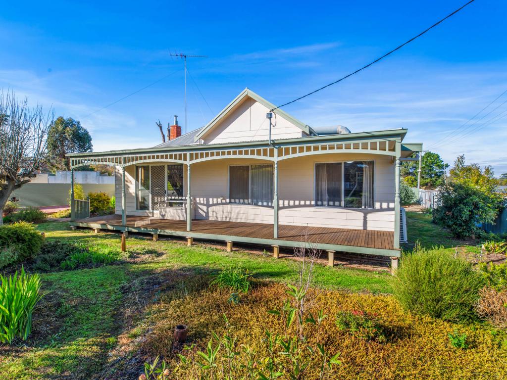 7 Edwards St, St Arnaud, VIC 3478