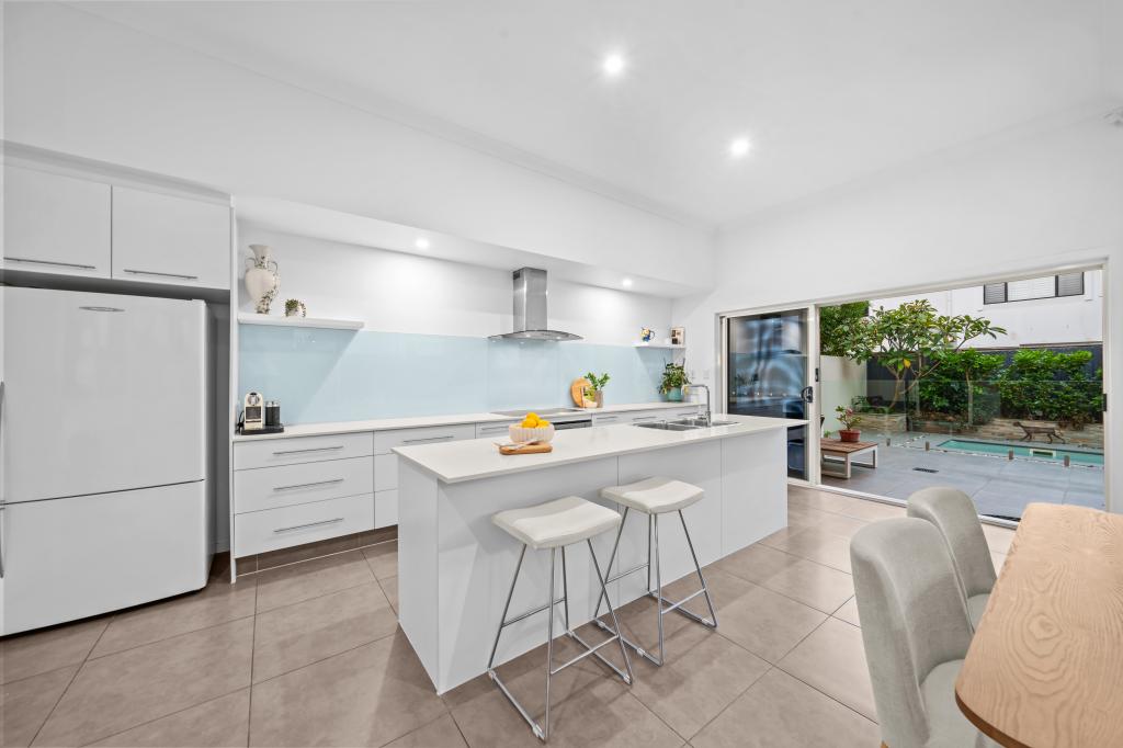 2/25 Anembo St, Chevron Island, QLD 4217