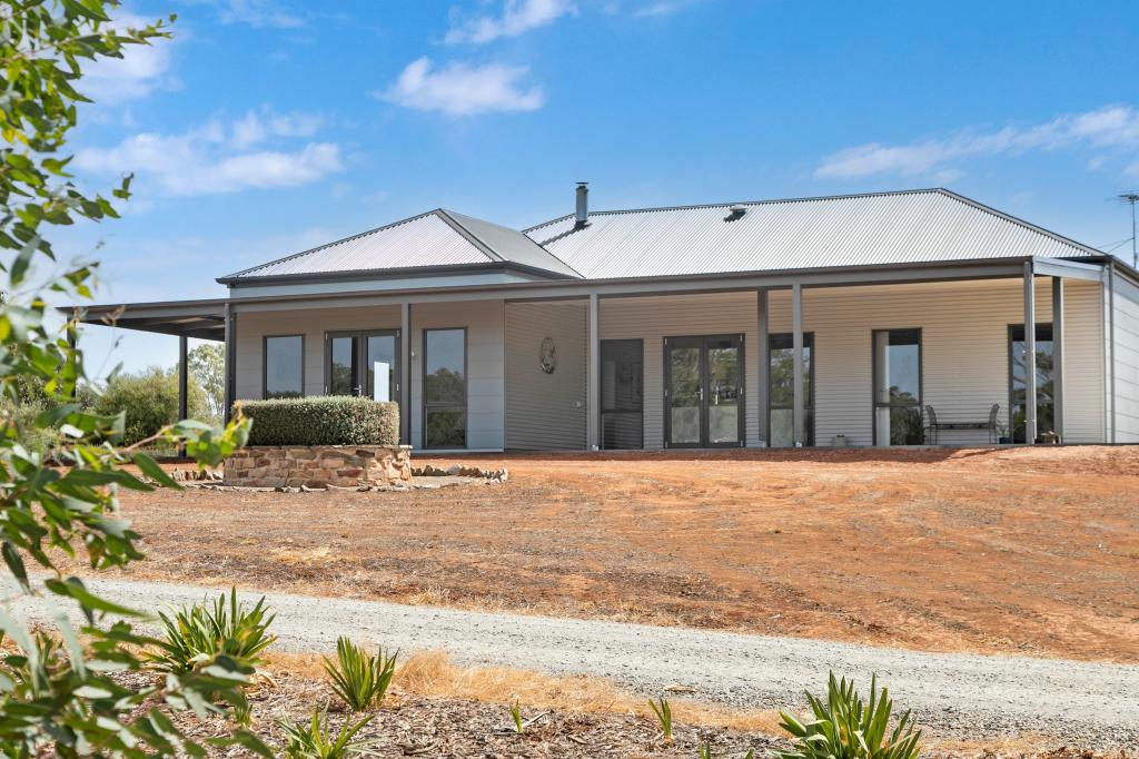 112 Burra St, Mintaro, SA 5415