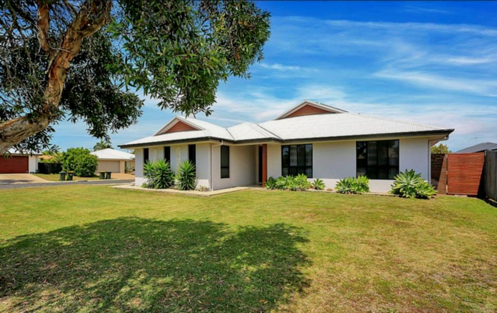 4 WHALE CCT, BARGARA, QLD 4670