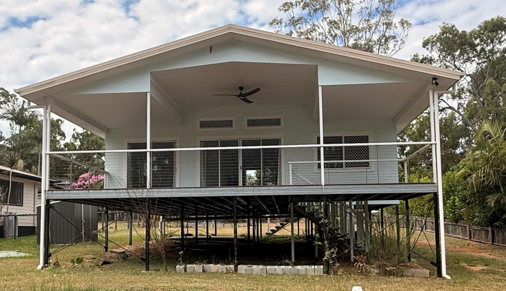 17 Benowa St, Macleay Island, QLD 4184