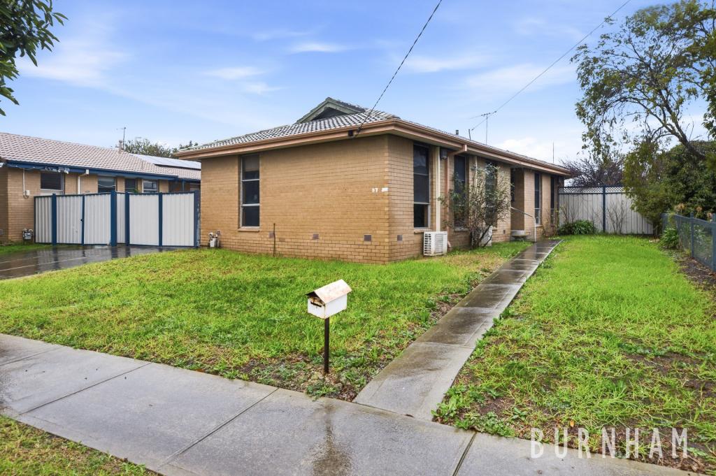 37 WARMINGTON RD, SUNSHINE WEST, VIC 3020