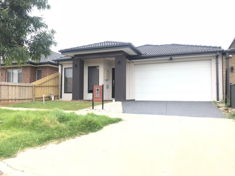 12 BERKSHIRE AVE, TRUGANINA, VIC 3029