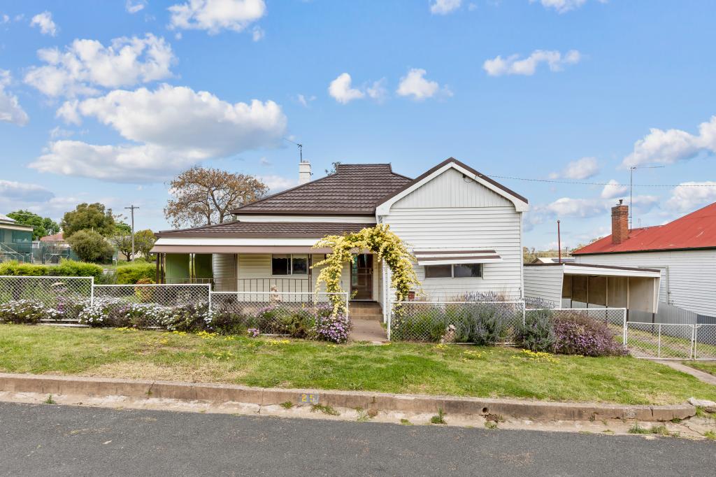 25 Crown St, Junee, NSW 2663
