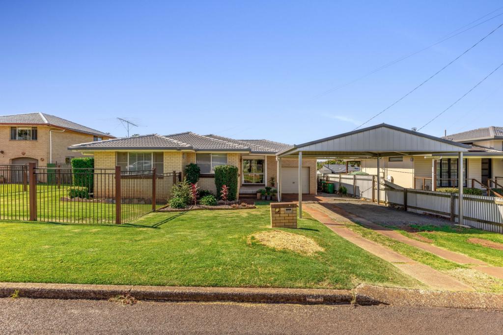 4 Raelyn St, Centenary Heights, QLD 4350