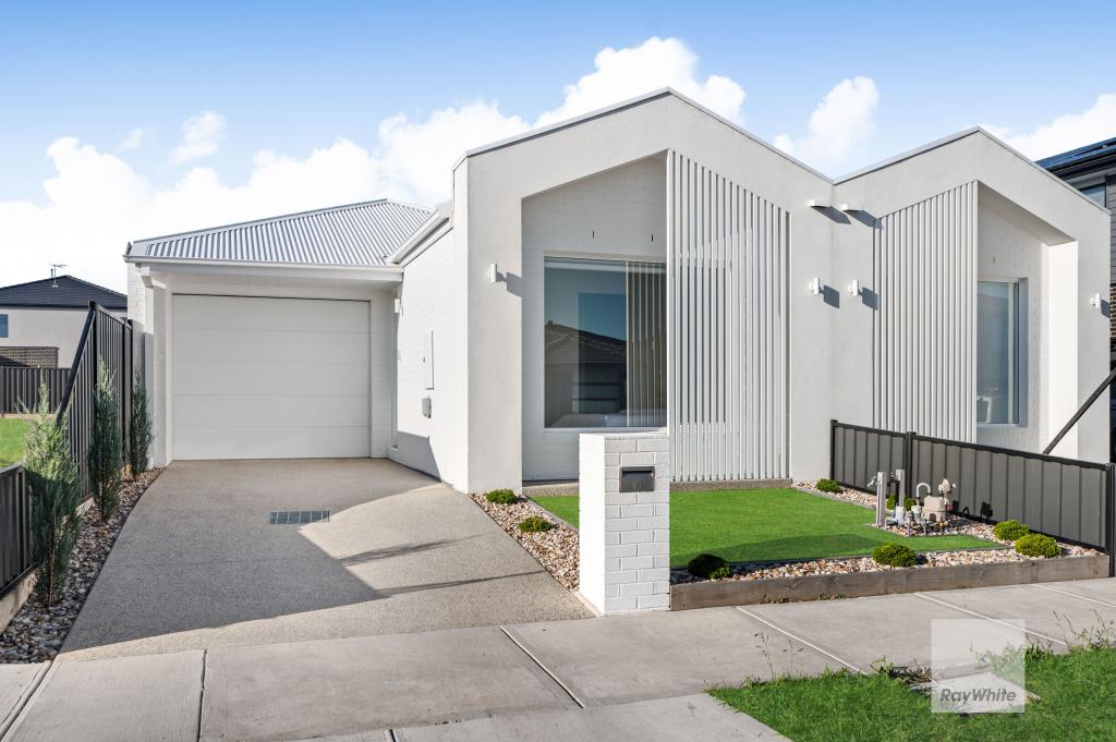 19 Taloumbi Cres, Greenvale, VIC 3059