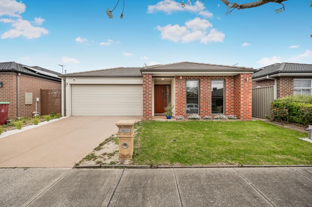 37 Cortula Rd, Cranbourne East, VIC 3977