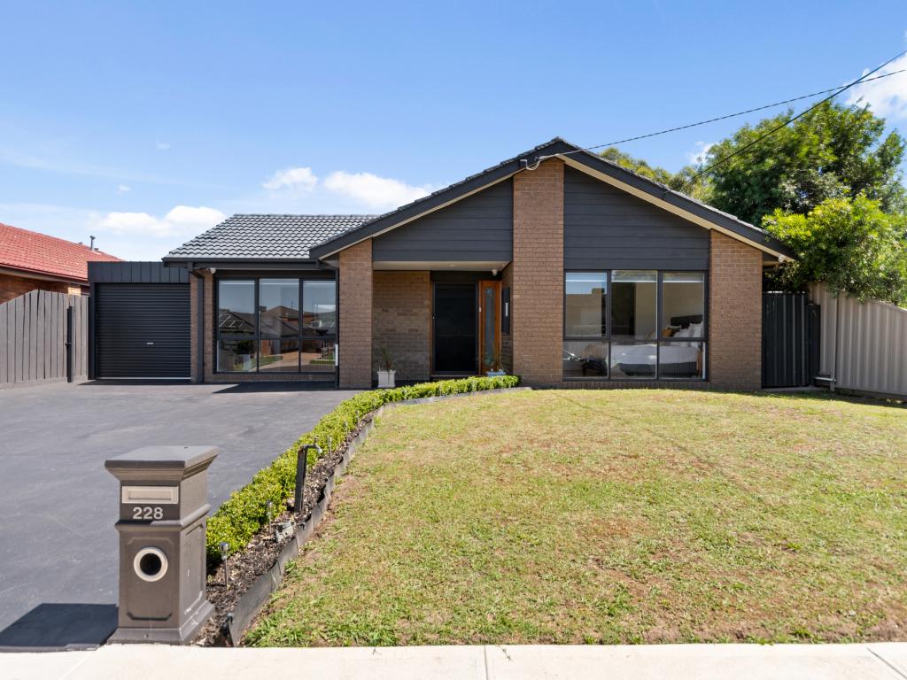 228 GREENHILLS RD, BUNDOORA, VIC 3083