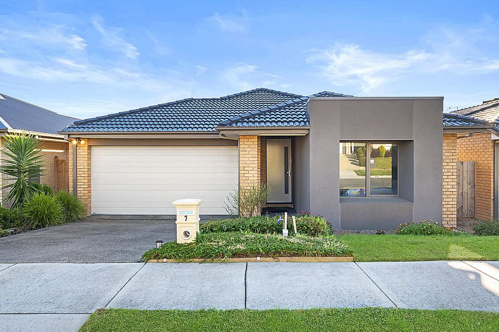 7 St Gwinear Lane, Cranbourne North, VIC 3977