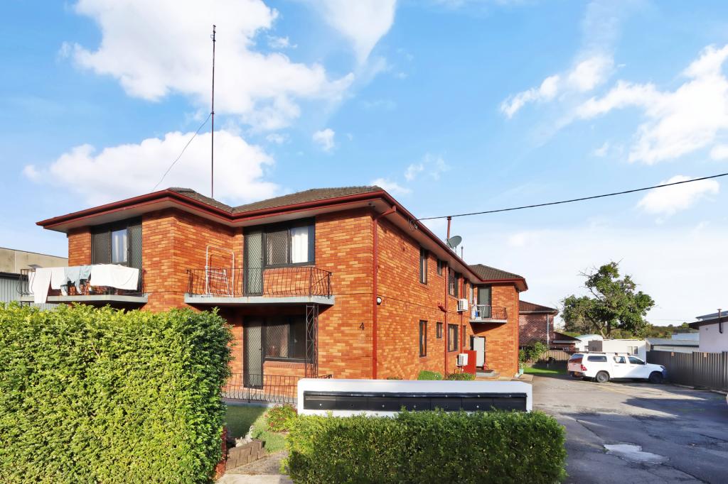 4/4 Omnibus Rd, Kingsgrove, NSW 2208
