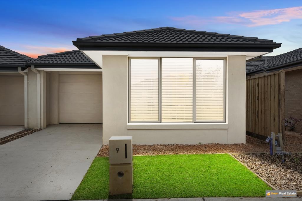 9 MOSSEY CRES, CRANBOURNE EAST, VIC 3977