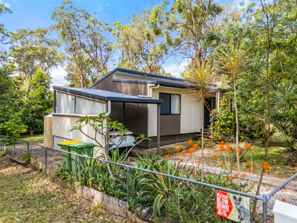 17 Cook Ave, Russell Island, QLD 4184