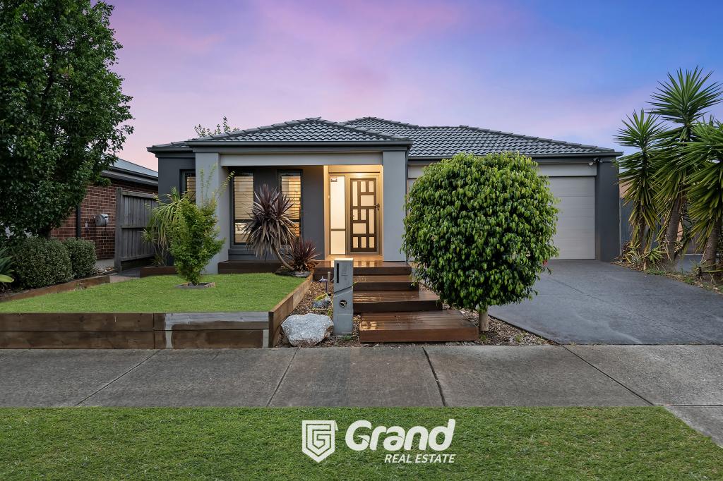 4 Aura St, Clyde North, VIC 3978