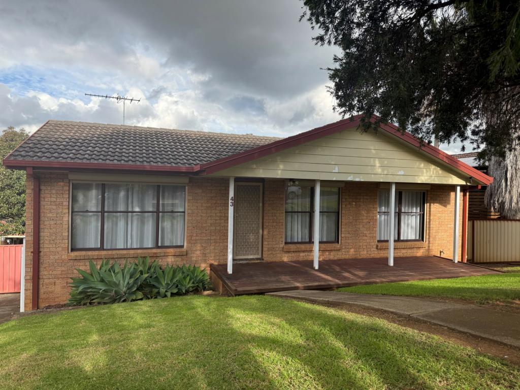 43 Woodcourt St, Ambarvale, NSW 2560