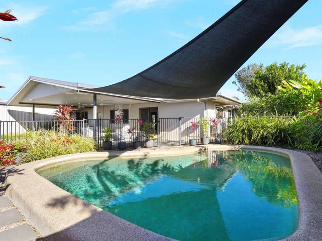 40 Sunflower Dr, Mooroobool, QLD 4870