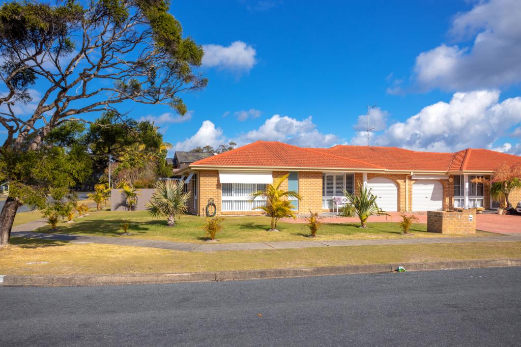 1/2-4 Mayers Dr, Tuncurry, NSW 2428