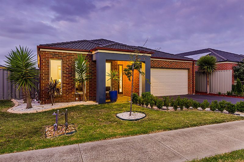 34 THURVASTON CRES, CRANBOURNE EAST, VIC 3977