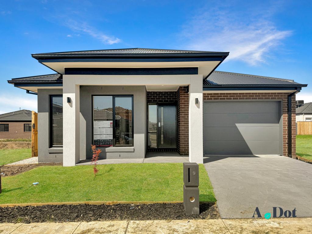 9 BOOTLACE RD, OFFICER, VIC 3809