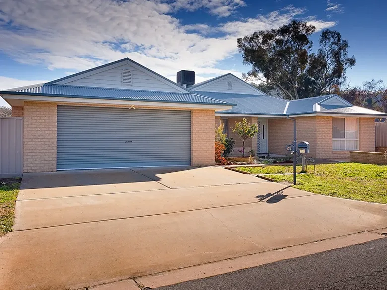 23 Kurrajong Cres, West Albury, NSW 2640