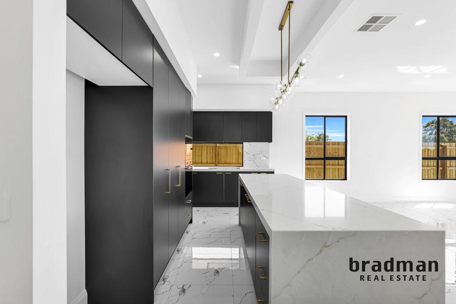 32 RAIMENO RD, WALLAN, VIC 3756