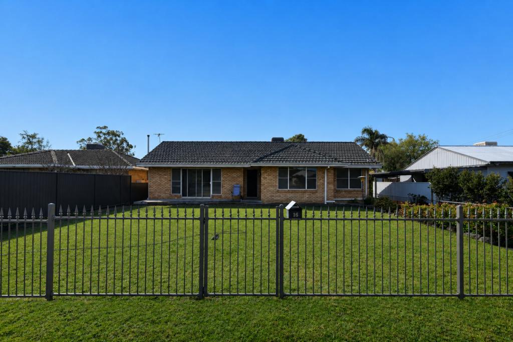 16 GEORGE ST, GUNNEDAH, NSW 2380