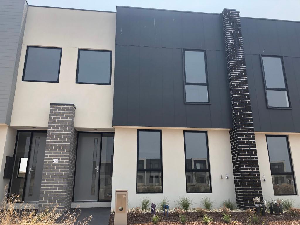 16 Nostrand Walk, Point Cook, VIC 3030