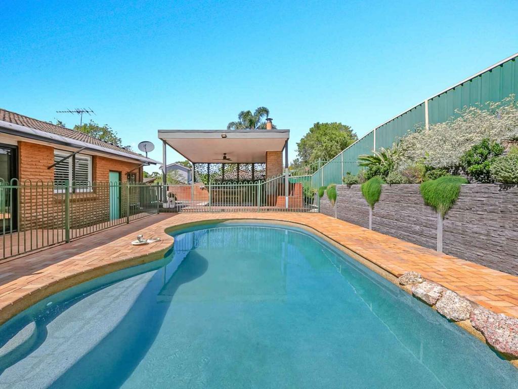 32 Faulkland Cres, Kings Park, NSW 2148