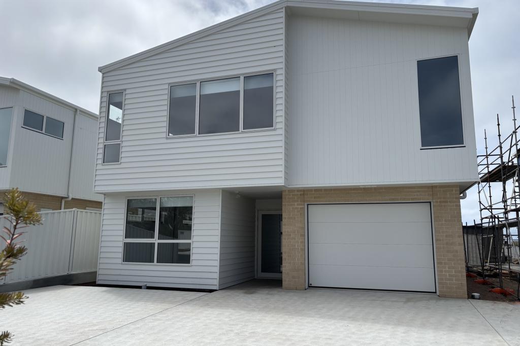 2/60 TAROONA ST, HAWLEY BEACH, TAS 7307