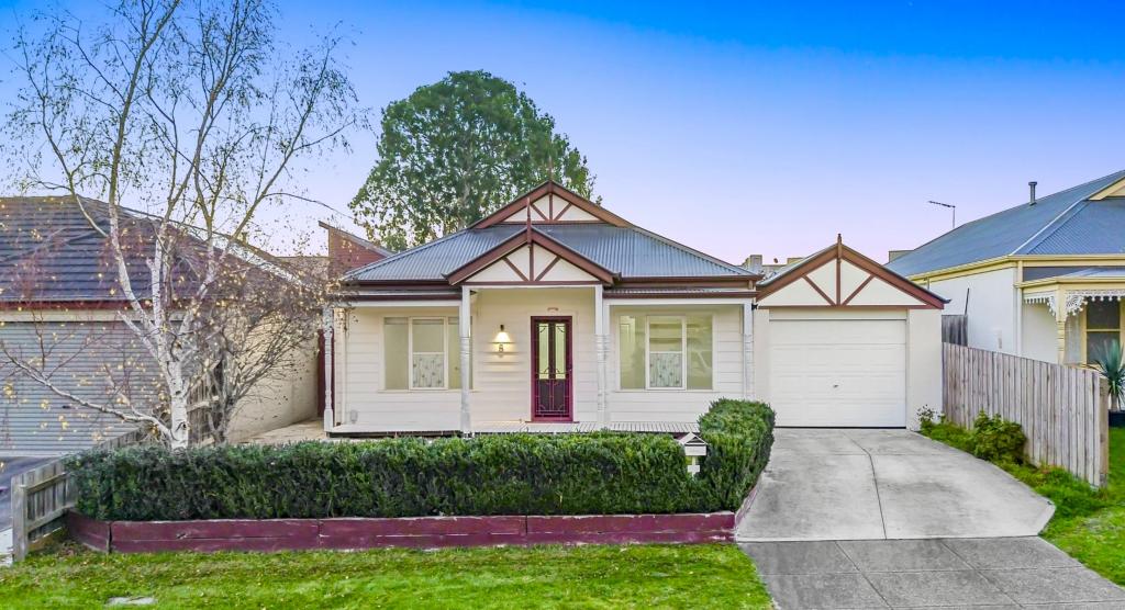 8 Cilento Cres, Lynbrook, VIC 3975