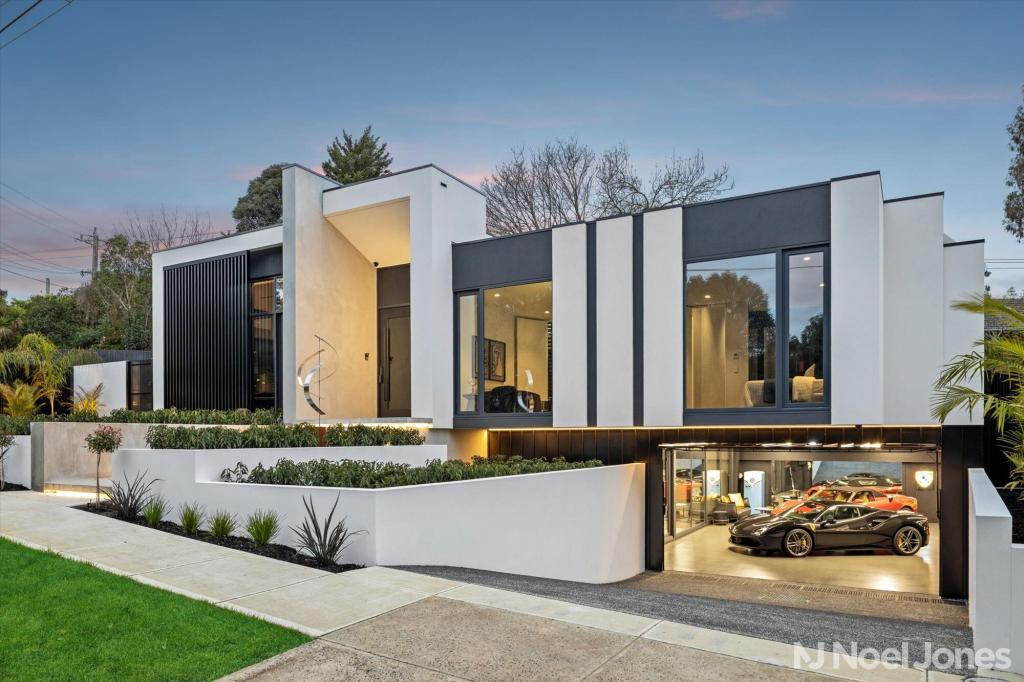 4 SAXONWOOD DR, DONCASTER EAST, VIC 3109
