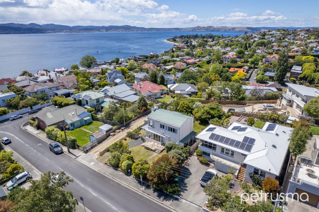4 MANRESA CT, SANDY BAY, TAS 7005