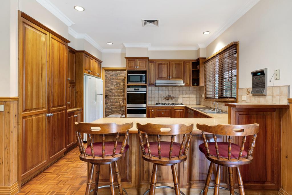 4 Chadwick Cl, Langwarrin, VIC 3910